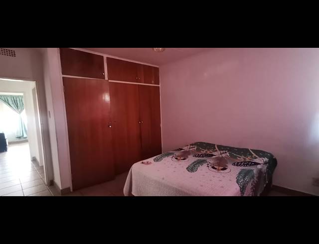 2 BEDROOM FLAT FOR SALE IN VEREENIGING CENTRAL